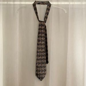 100% silk Necktie, multi-colored diamond pattern, 4” wide